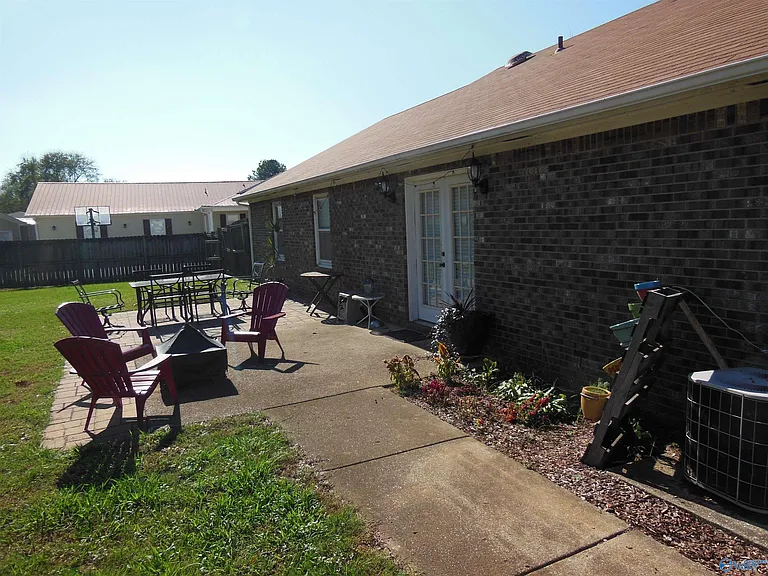 549 Wade Rd SE — Photo 17