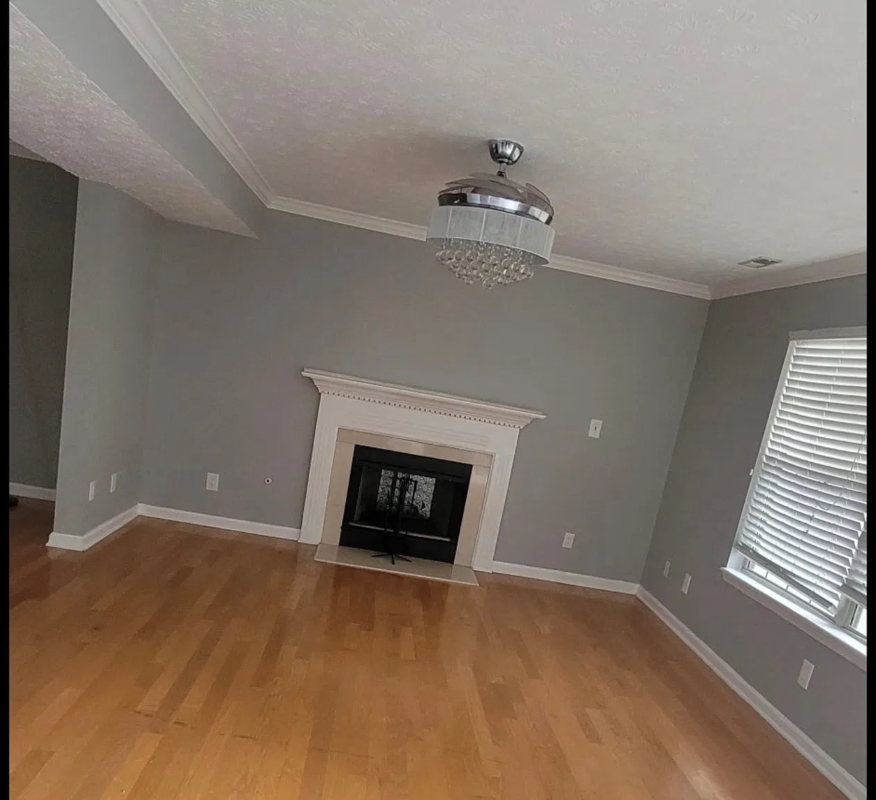 5 bed, 2.5 bath, 1937 sqft, $2,500 — Photo 4