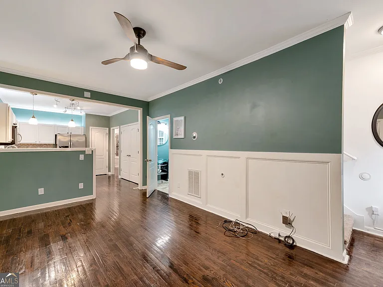 1079 Sims St SW — Photo 3