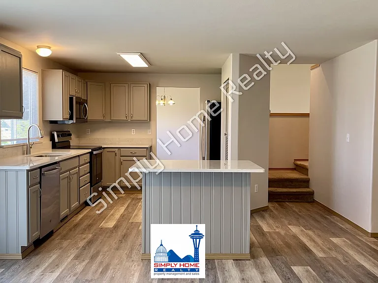 1446 Laredo Dr SE — Photo 8