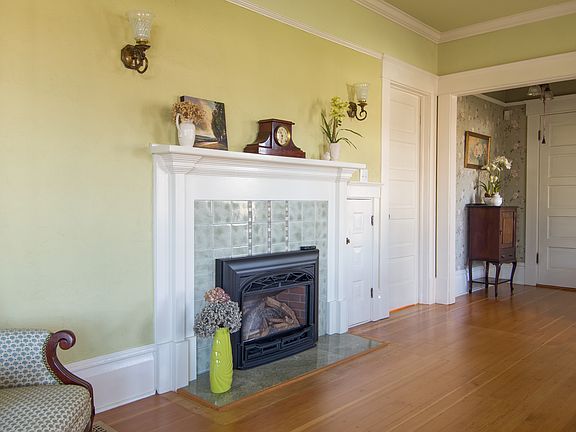 Gas Fireplace/Remote Control