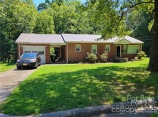 1102 13th Street Pl NE, Hickory, NC 28601