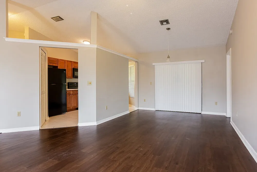 3 bed, 2.0 bath, 1335 sqft, $2,725 — Photo 3
