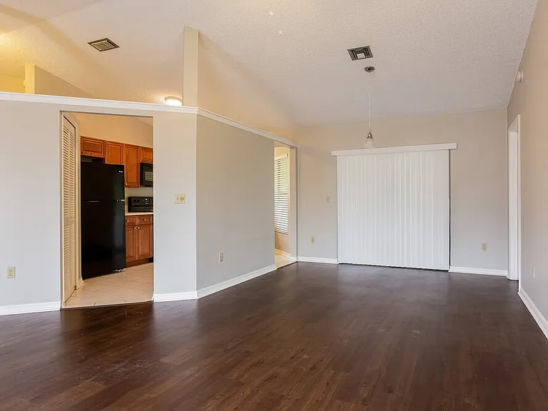 10902 Grandview Way — Photo 3