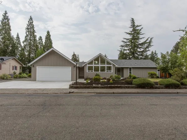 1310 NW Greenbriar Pl, McMinnville, OR 97128