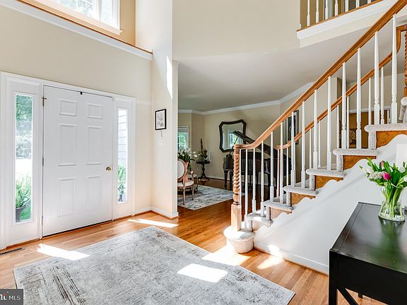 5th image of 8229 Redberry Ln