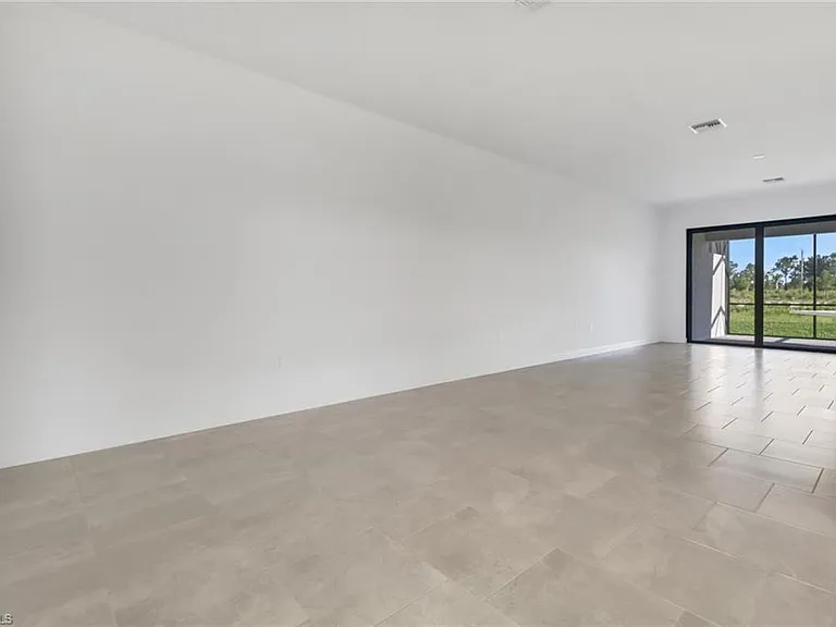 19708 Hinkley Dr — Photo 10