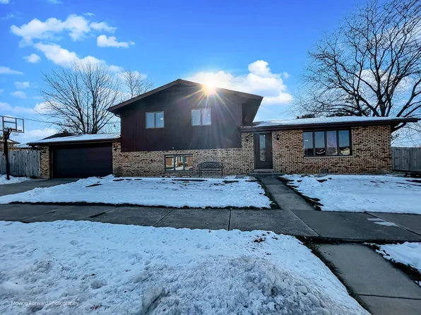 940 Old Beach Rd, Dyer, IN 46311
