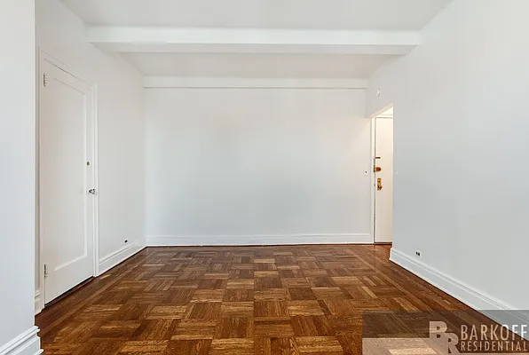 Sold by Barkoff Residential  | media 25