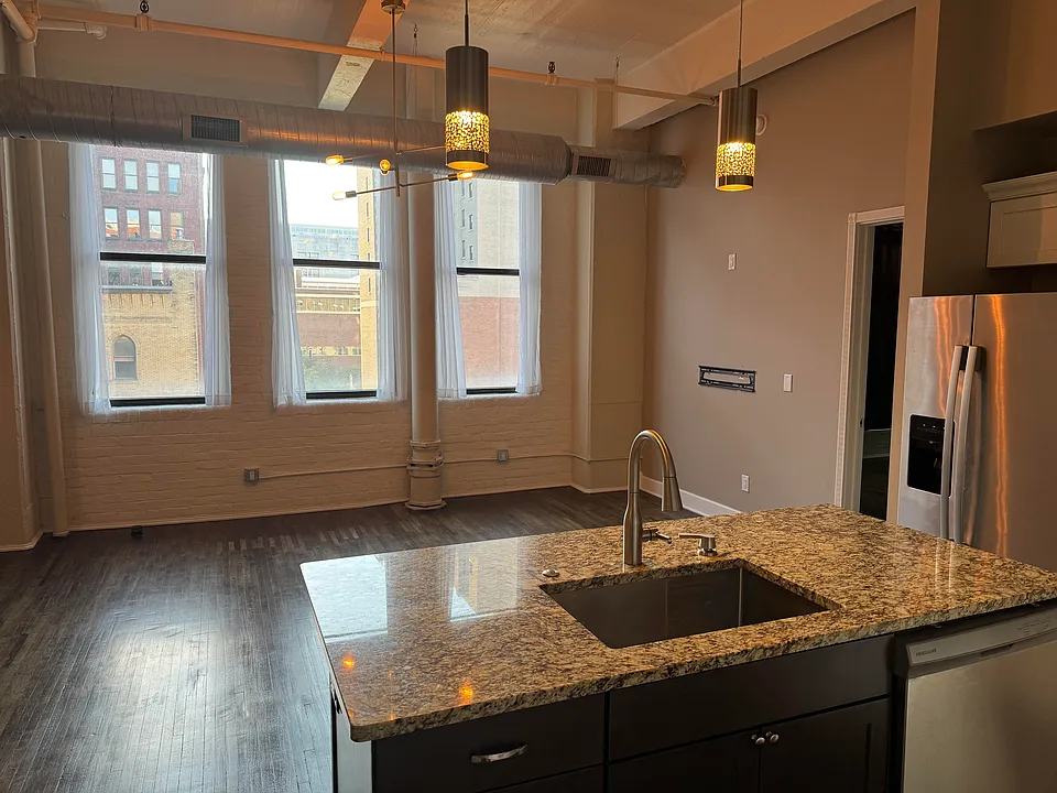 817 Main St #4C