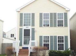 1665 Victoria Park Cir, Aurora, IL 60504