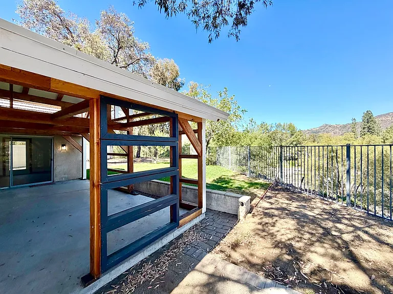 22988 Joaquin Ridge Dr — Photo 26
