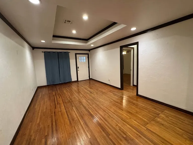 1109 N Redbud Dr — Photo 3