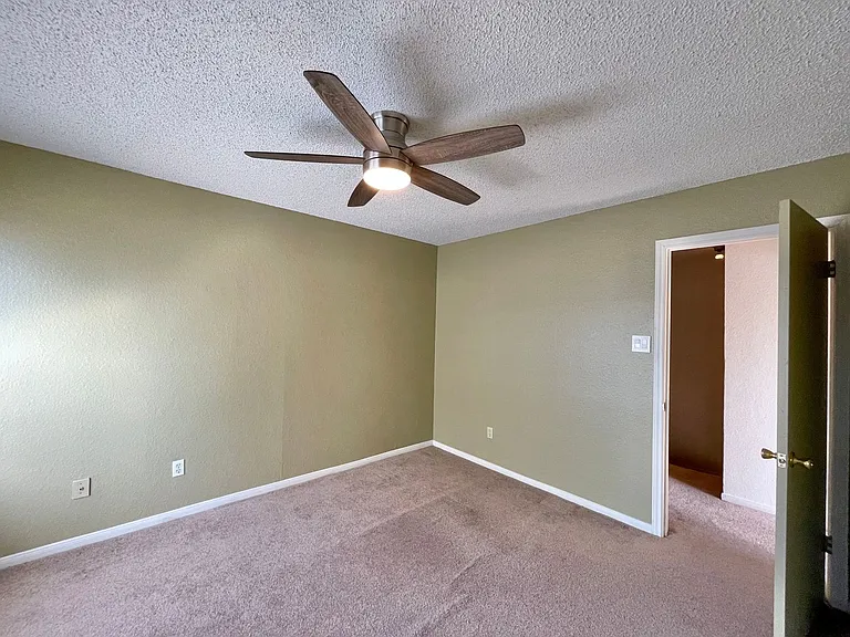 4806 Rainbow Cir — Photo 21