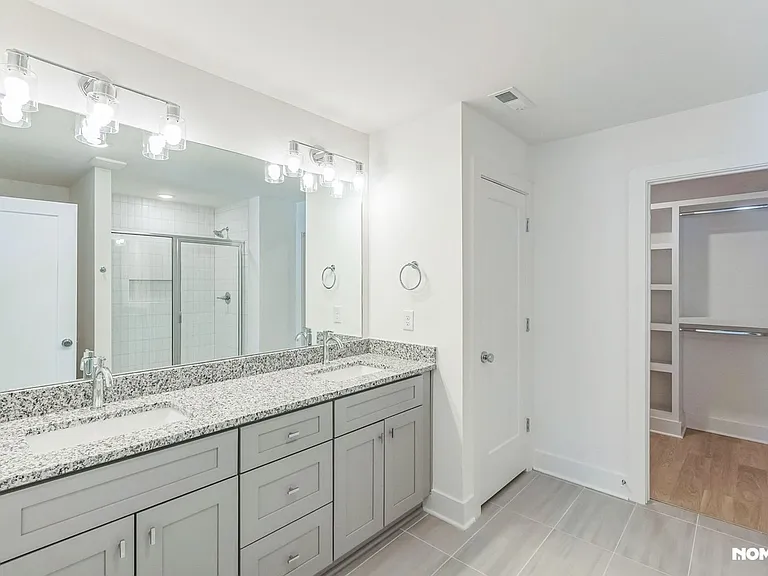 550 Markham St #10 — Photo 25