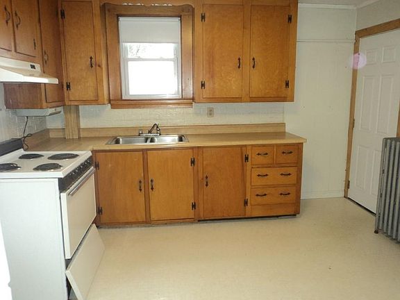 3rd image of 12-14 Wachusett St