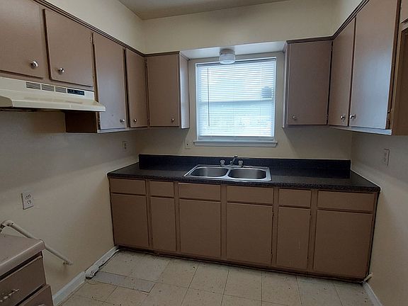 3rd image of 501 Southtrail Dr #503