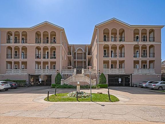 3rd image of 58 Briar Hollow Ln APT 303