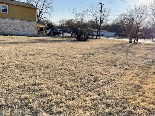 2600 Carson St, Haltom City, TX 76117