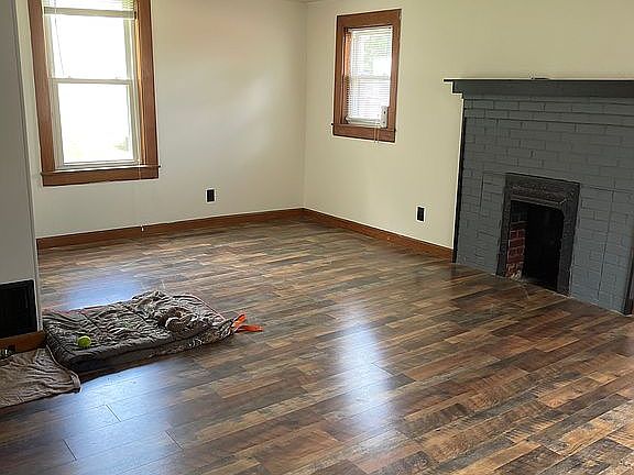 3rd image of 1009 Hill St