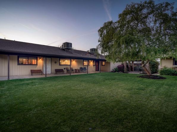 34 Fairbanks Ave, Sanger, CA 93657