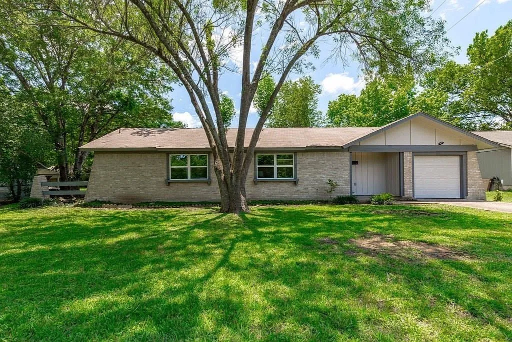 3 bed, 2.0 bath, 1101 sqft, $2,100 — Photo 1