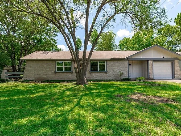 1512 Luray Dr — Photo 1