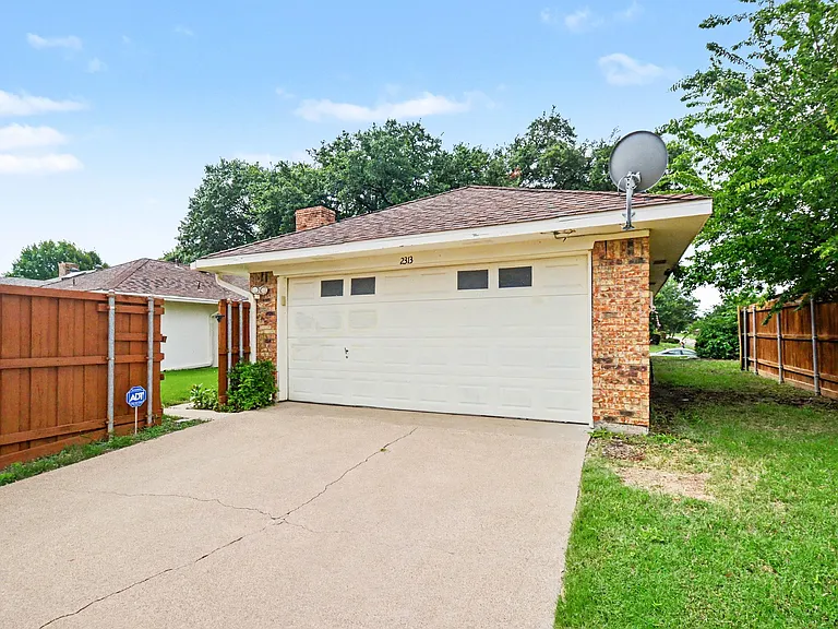 2313 Cliffside Dr — Photo 36