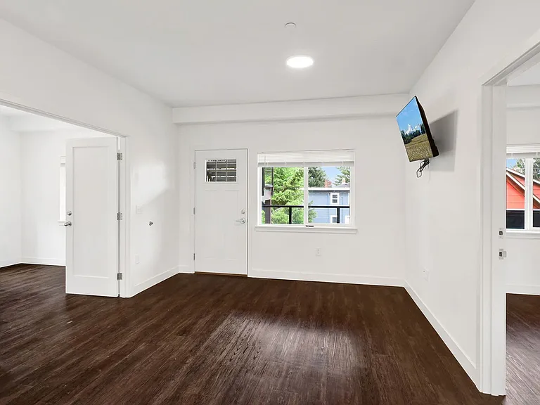 619 E Myrtle St — Photo 14