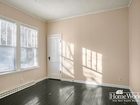 3rd image of 915 S Logan St