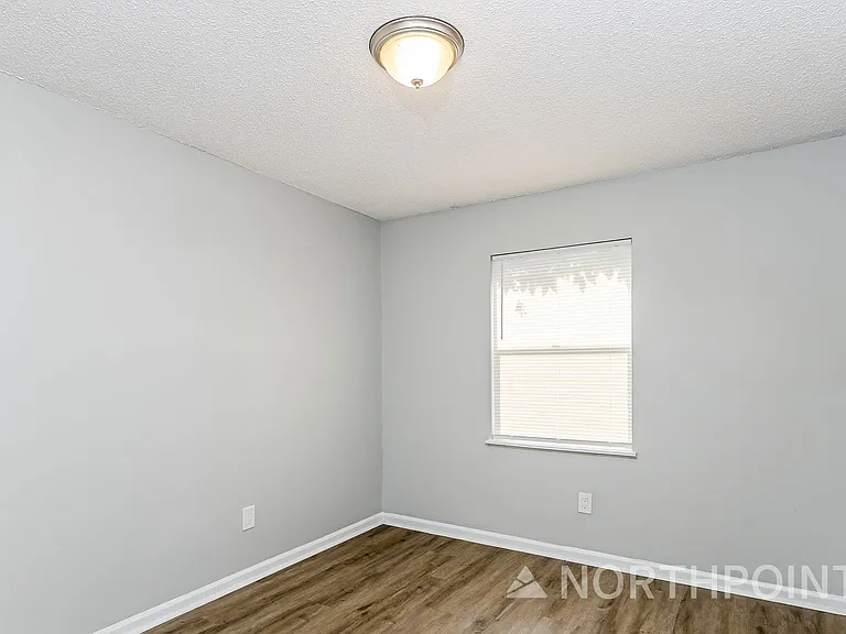 8326 Walden Rd E — Photo 9