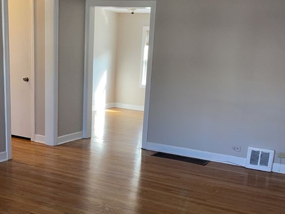 4th image of 6551 N Damen Ave #4