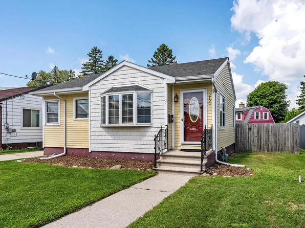 2122 Roosevelt AVENUE, Two Rivers, WI 54241