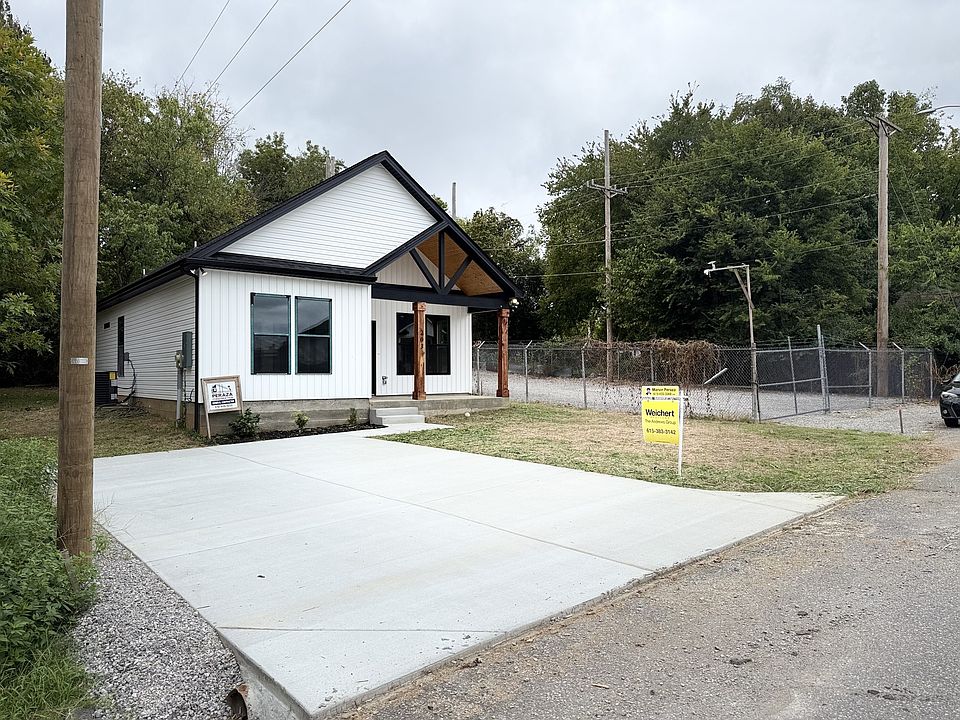 1st image of 203 15th Ave E