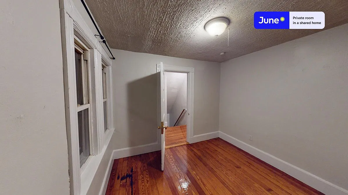 Queen bedroom in 6 bed/2 bath home in Allston #1235 D — Photo 4