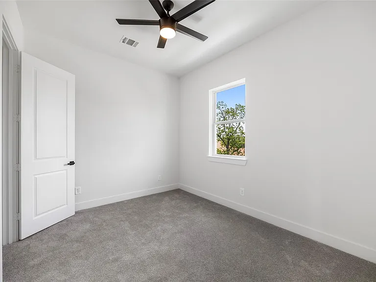 947 Green Meadow Ln #B — Photo 15