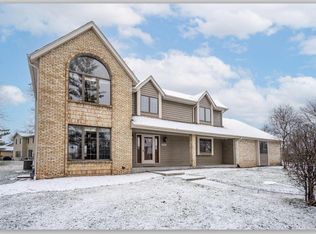 13105 W Scarborough Dr, New Berlin, WI 53151