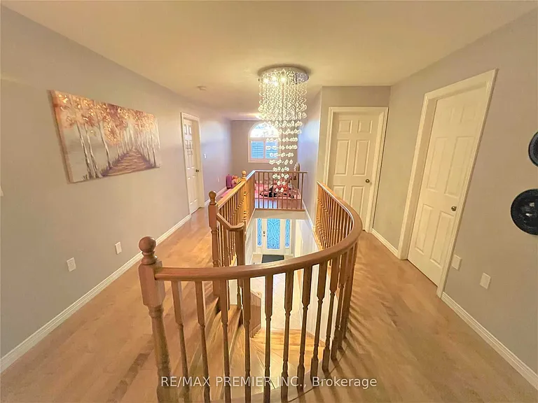88 Sundance Cres — Photo 12