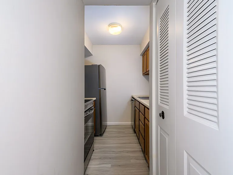 Southfield Apartments — Photo 17