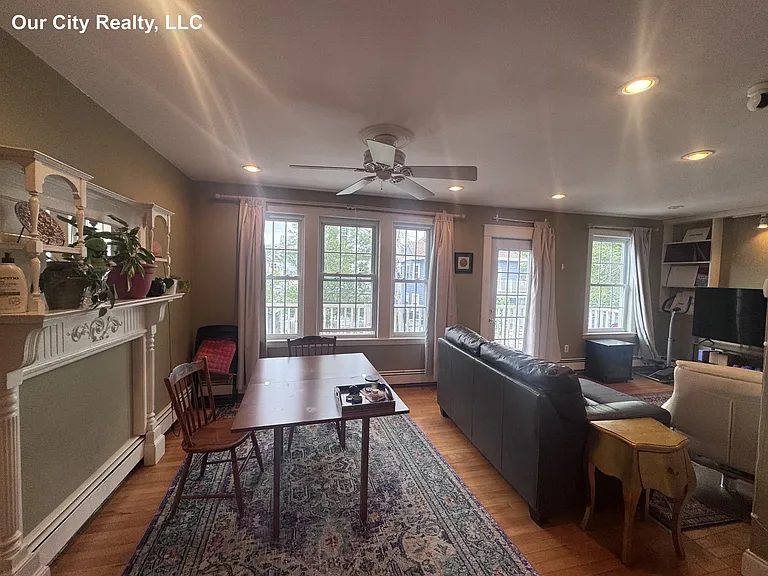 31 Stoughton St #2 — Photo 3
