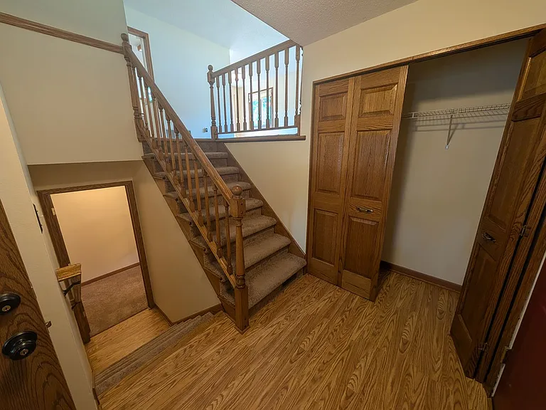 10207 Pilgrim Ln N — Photo 6