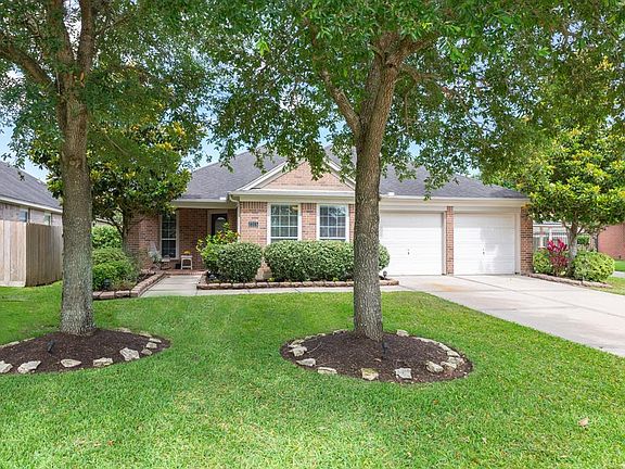 So pretty and well maintained. Located in quiet cul-de-sac.