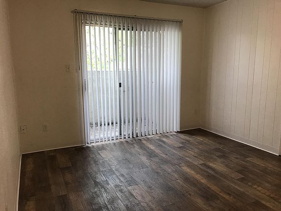 2nd image of 621 15th St #8