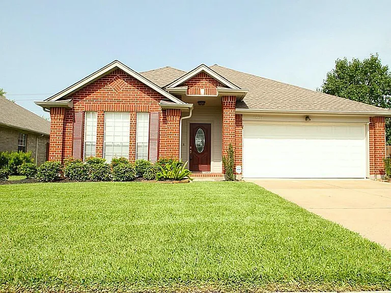 1803 Edinburg Ave — Photo 1