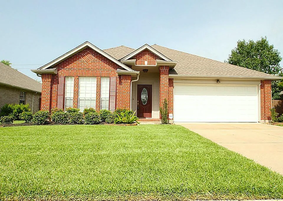 1803 Edinburg Ave