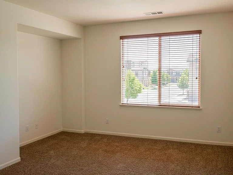 437 Carema Ct — Photo 4