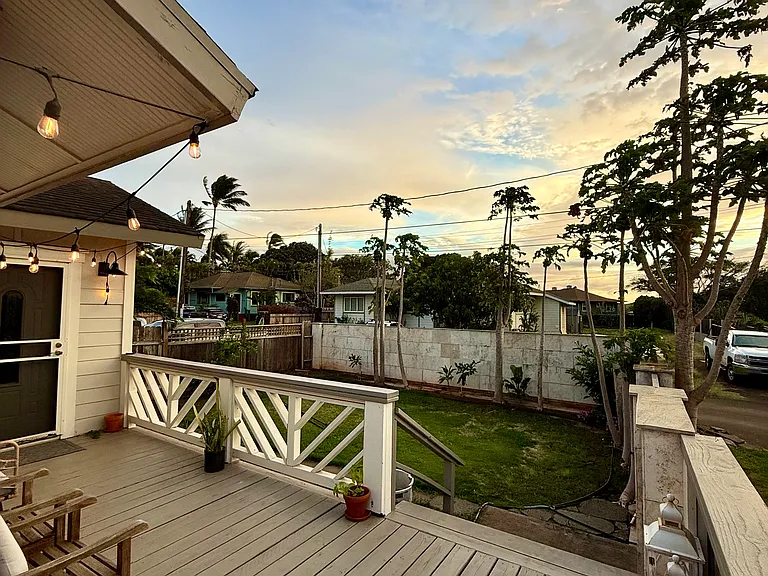 Terrace/Lanai, Papaya and pineapple trees in the garden