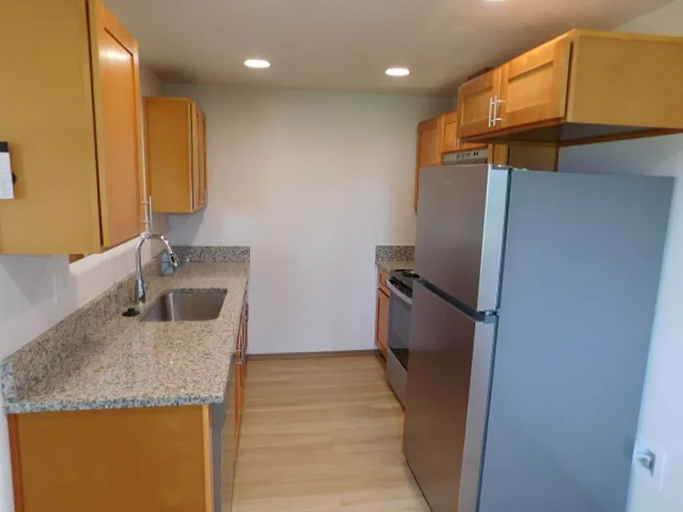 387-389 Clover St — Photo 7
