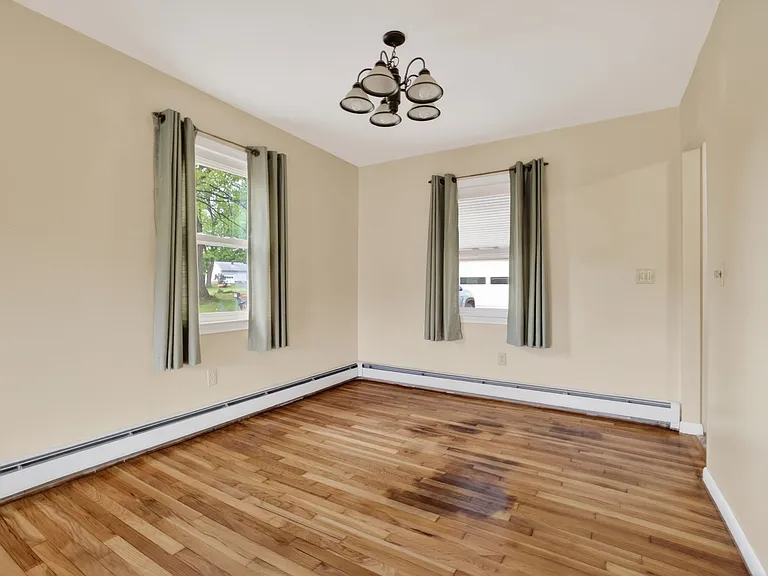 121 Cherry Hill Rd — Photo 16