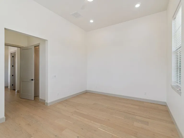 18835 Selah Way — Photo 22